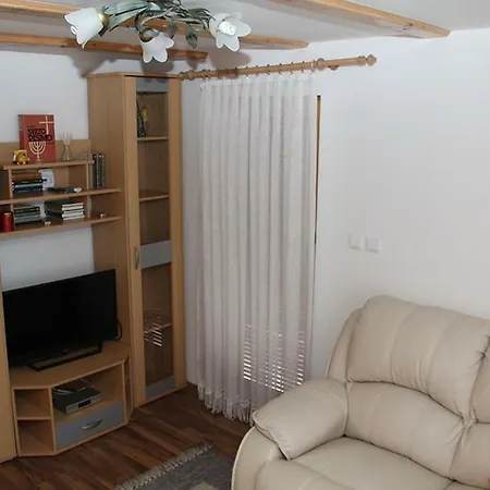 Apartma Juvan 아파트 *